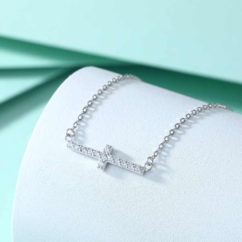 New European and American Fashion Necklace Ladies Simple Cross Necklace Inlaid Round Zircon Pendant Clavicle Chain Necklace
