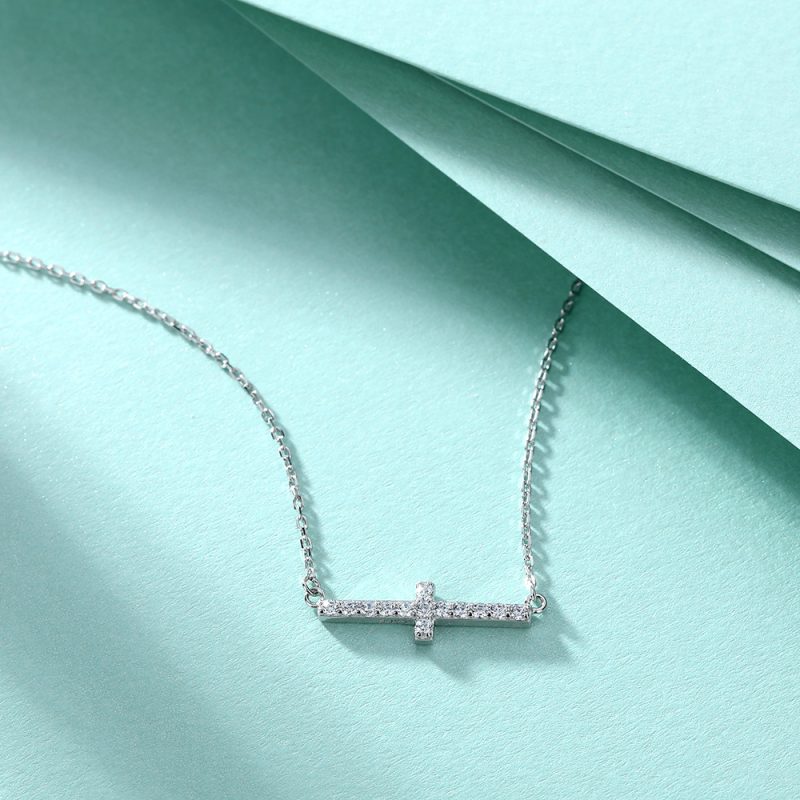 New European and American Fashion Necklace Ladies Simple Cross Necklace Inlaid Round Zircon Pendant Clavicle Chain Necklace