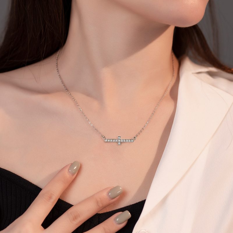 New European and American Fashion Necklace Ladies Simple Cross Necklace Inlaid Round Zircon Pendant Clavicle Chain Necklace