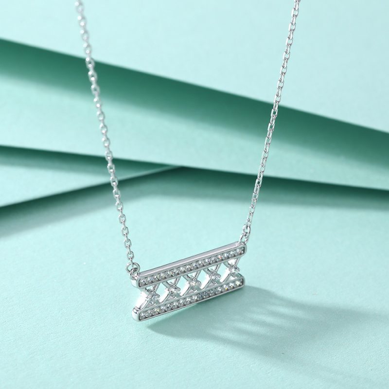 S925 sterling silver necklace female fashion simple ins style niche design sense inlaid round zirconium pendant necklace clavicle chain