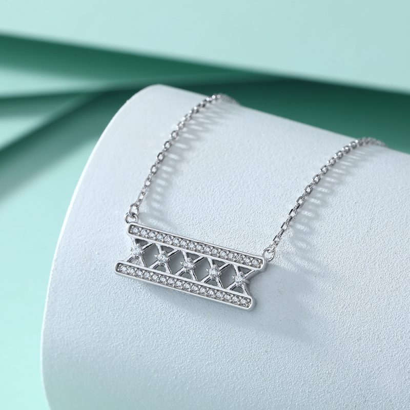 S925 sterling silver necklace female fashion simple ins style niche design sense inlaid round zirconium pendant necklace clavicle chain