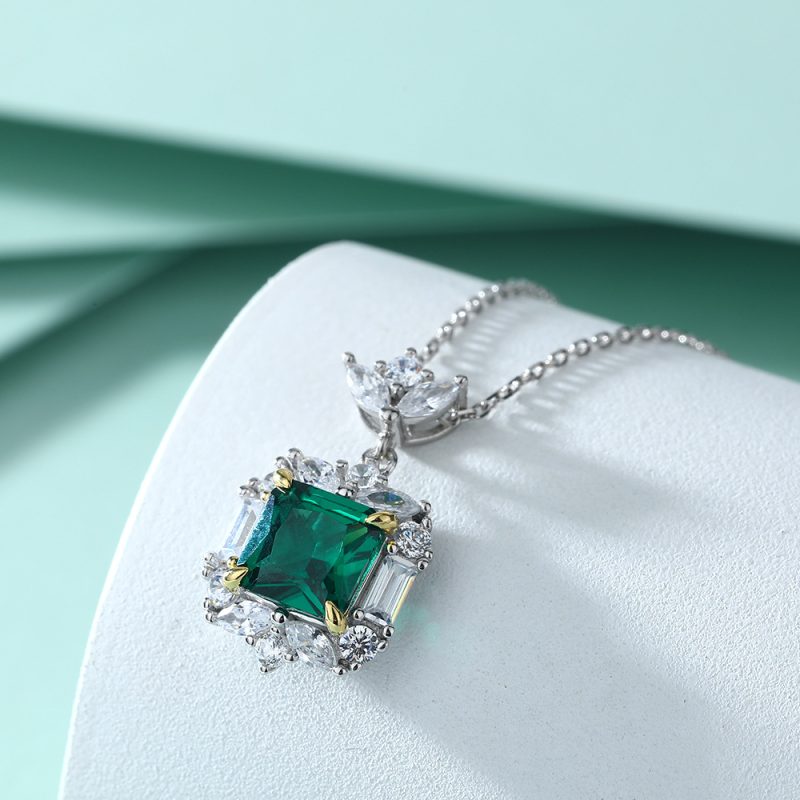 Merryqueen Fashion Sterling Silver Necklace with Simple Emerald Square Zircon Pendant Retro