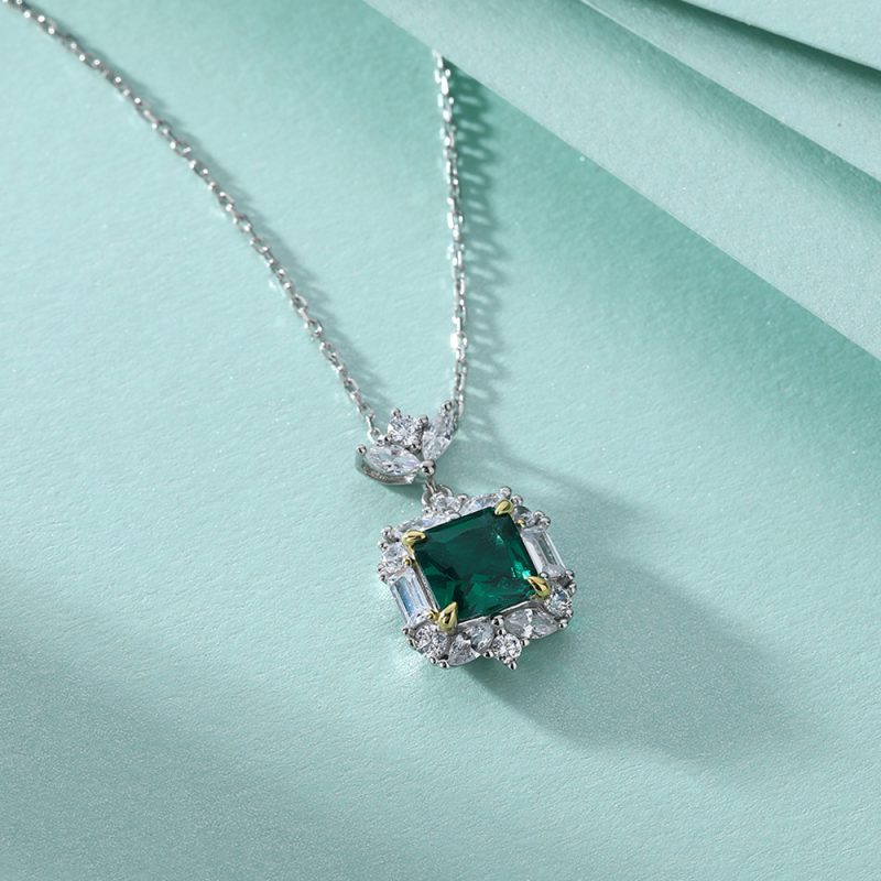 Merryqueen Fashion Sterling Silver Necklace with Simple Emerald Square Zircon Pendant Retro