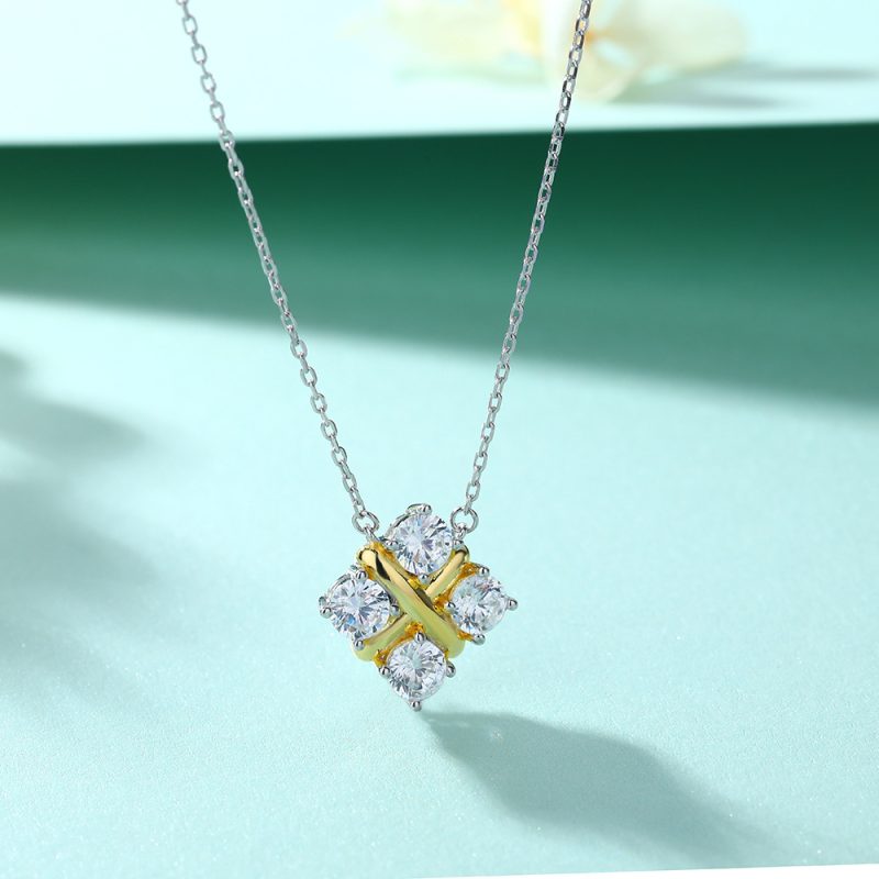 2022 New European and American Necklace Fashion Square Pendant Versatile Clavicle Chain S925 Silver Necklace Color Separation Plating Necklace