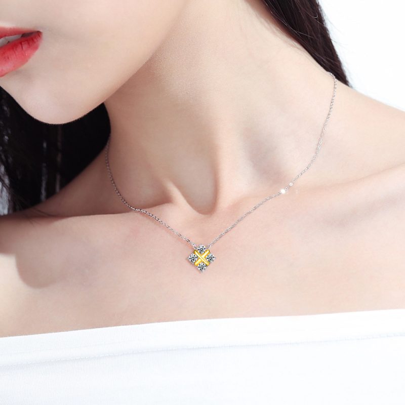 2022 New European and American Necklace Fashion Square Pendant Versatile Clavicle Chain S925 Silver Necklace Color Separation Plating Necklace