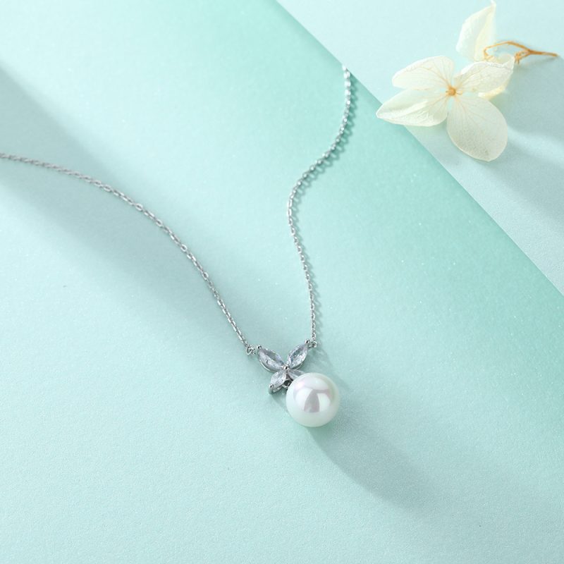 New fashion natural pearl necklace female niche design sense ins style four-leaf clover pendant S925 silver clavicle chain