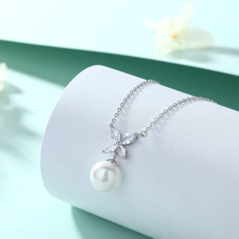 New fashion natural pearl necklace female niche design sense ins style four-leaf clover pendant S925 silver clavicle chain
