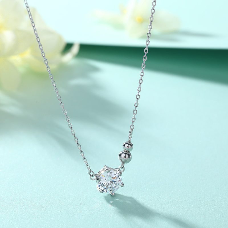 Classic six-claw zircon necklace fashion simple niche design photosensitive bead necklace collarbone chain S925 sterling silver necklace