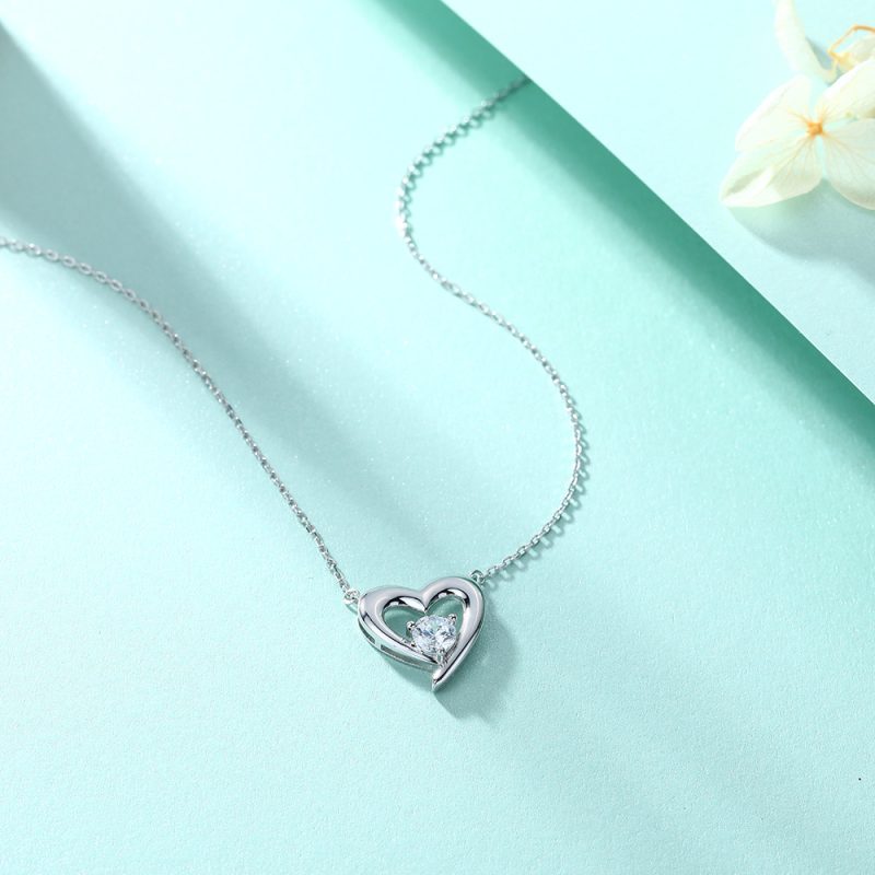 New Round Zircon Necklace Women S925 Sterling Silver Necklace Clavicle Chain Fashion Versatile Simple Heart Necklace
