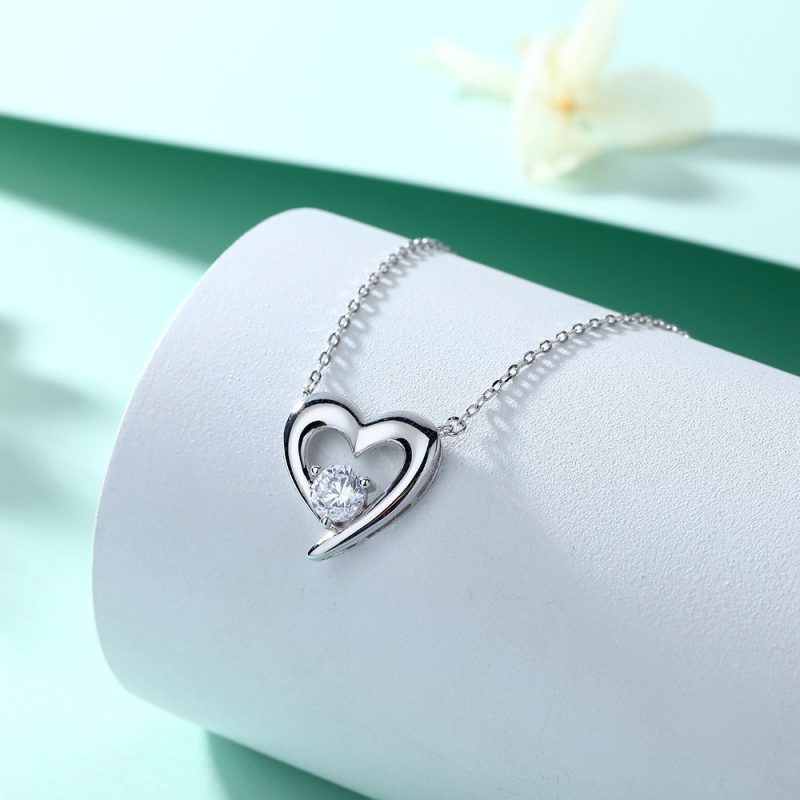 New Round Zircon Necklace Women S925 Sterling Silver Necklace Clavicle Chain Fashion Versatile Simple Heart Necklace