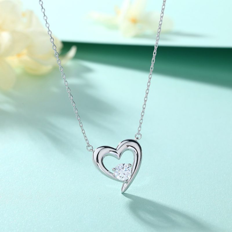 New Round Zircon Necklace Women S925 Sterling Silver Necklace Clavicle Chain Fashion Versatile Simple Heart Necklace