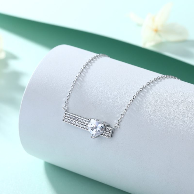 New Simple Necklace Women's Fashion Niche Design Heart-shaped Zircon Necklace Versatile S925 Sterling Silver Necklace