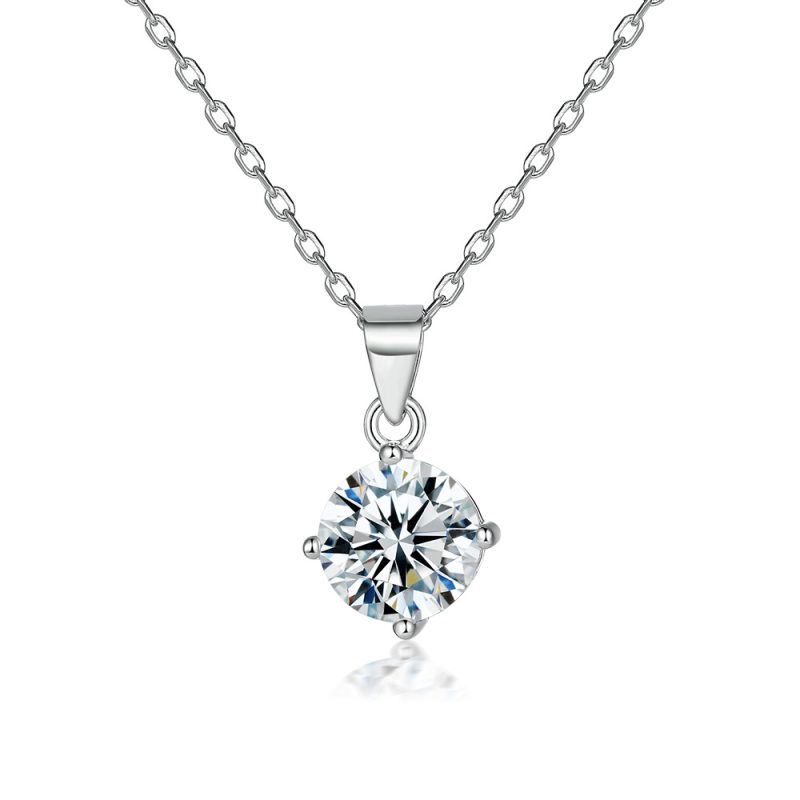 New European and American necklace women's fashion S925 sterling silver necklace simple zircon pendant micro-inlaid classic four-claw necklace
