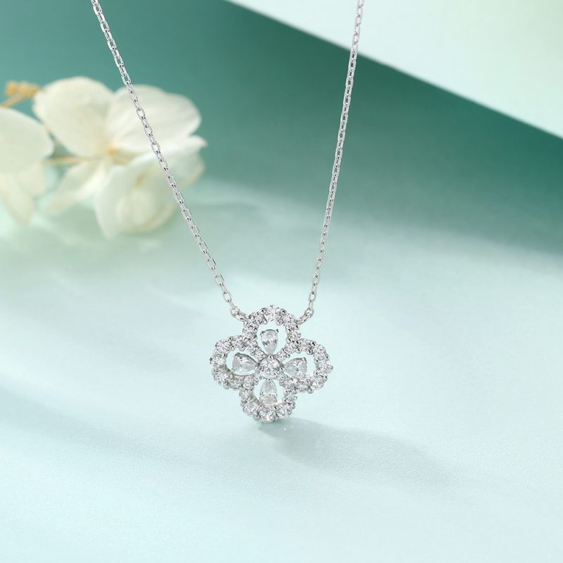 new four-leaf clover necklace women's fashion S925 sterling silver necklace versatile drop-shaped zircon necklace clavicle chain