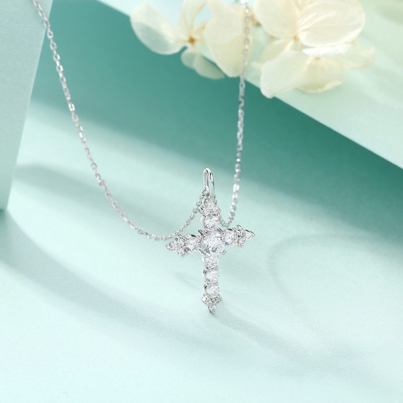 New cross necklace female fashion S925 sterling silver necklace collarbone chain micro-inlaid zircon necklace niche design sense