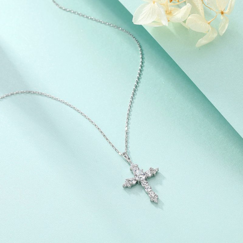 New cross necklace female fashion S925 sterling silver necklace collarbone chain micro-inlaid zircon necklace niche design sense