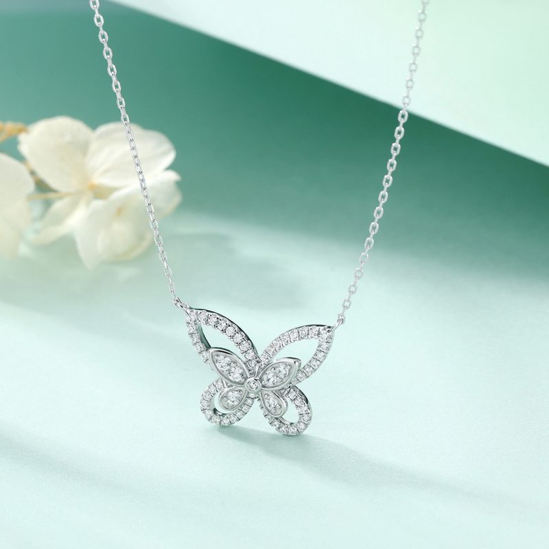 New Butterfly Necklace Pendant Fashion S925 Sterling Silver Necklace Female Niche Design Sense Versatile Light Luxury Necklace Spot