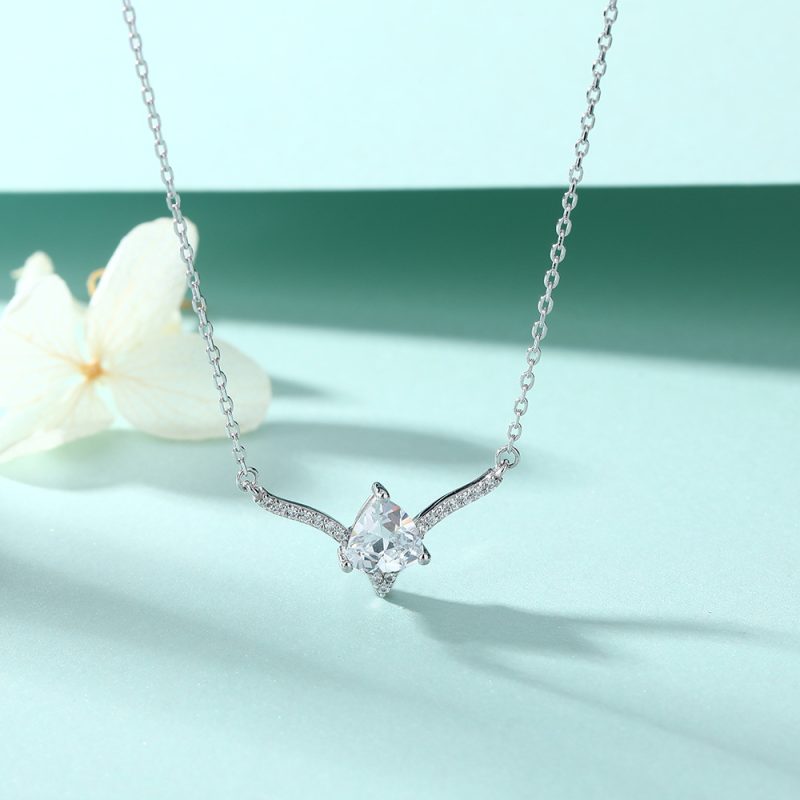 European and American new cross-border necklace fashion triangle white diamond zircon pendant s925 silver necklace female high-end sense light luxury