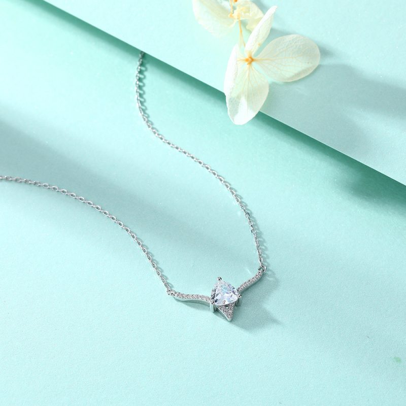 European and American new cross-border necklace fashion triangle white diamond zircon pendant s925 silver necklace female high-end sense light luxury